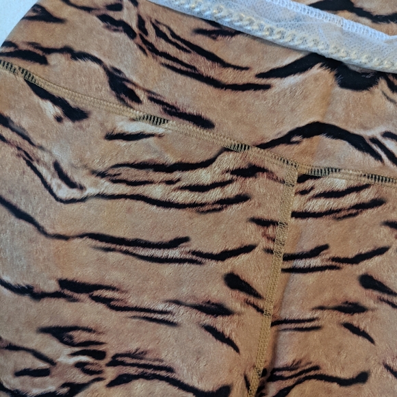 {WeWoreWhat} Brand New Chain Bike Shorts - Picture 6 of 11